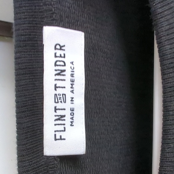 Flint & Tinder black crewneck - Picture 2 of 8